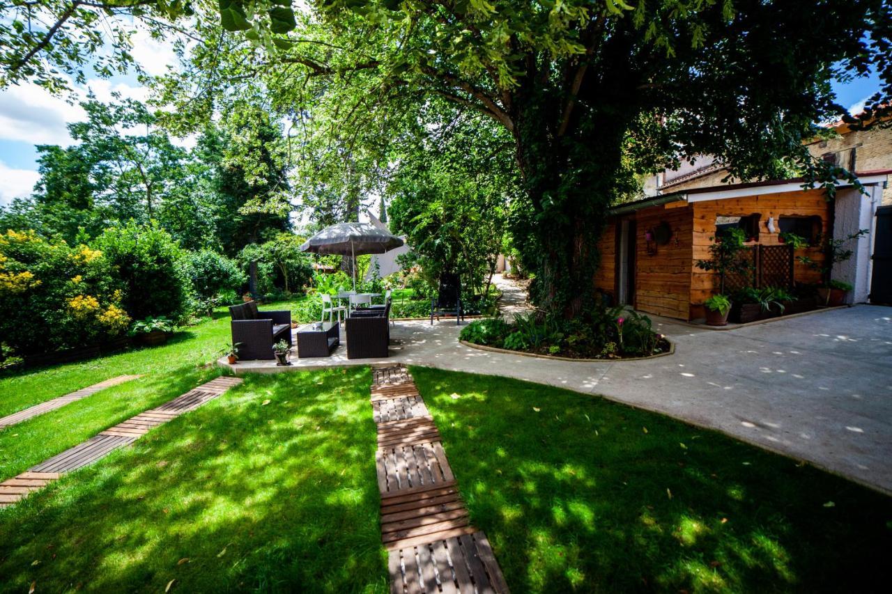 Ferienwohnung Mirguet Au Jardin Saint-Elix-le-Chateau Exterior foto