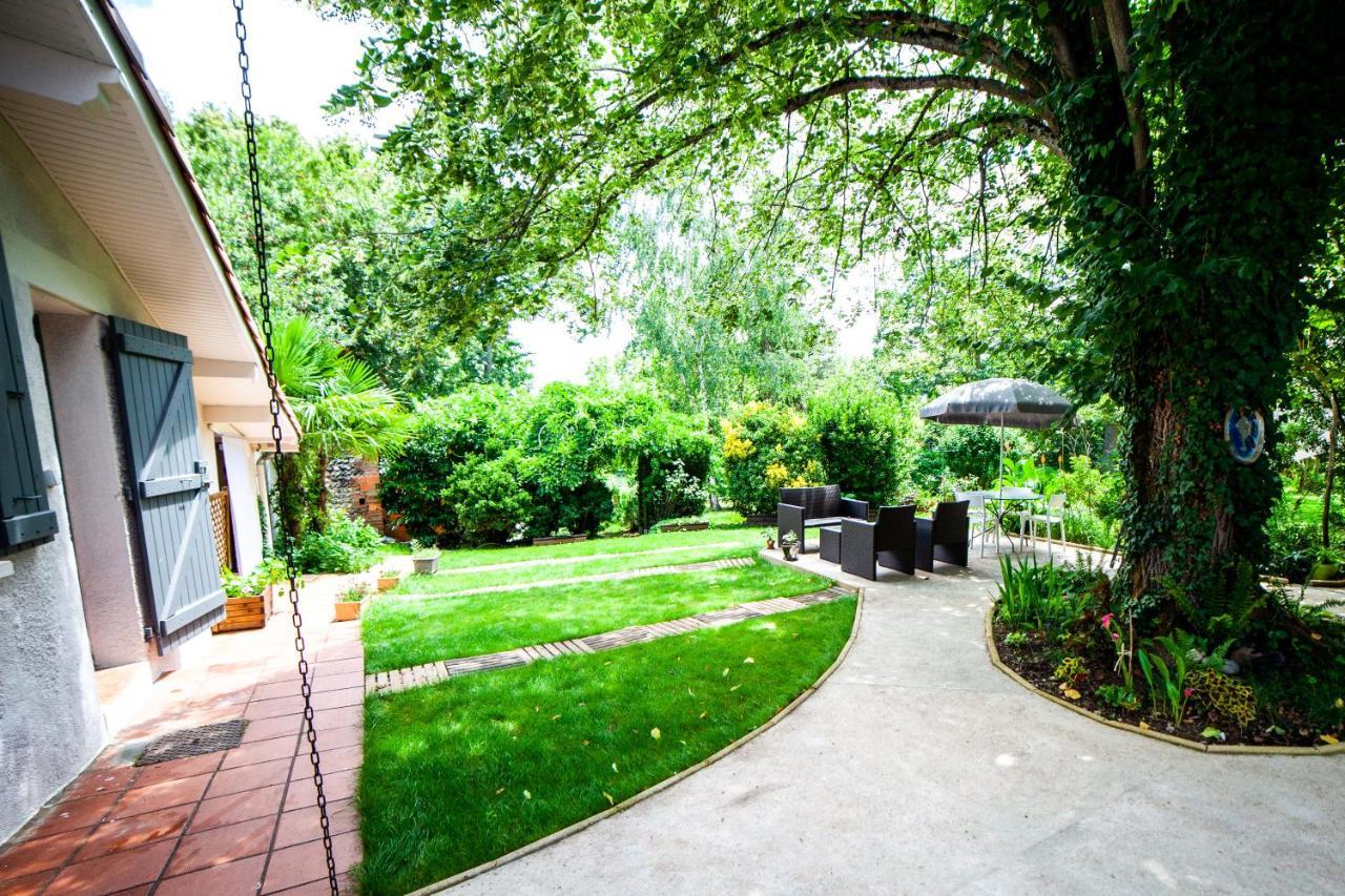 Ferienwohnung Mirguet Au Jardin Saint-Elix-le-Chateau Exterior foto
